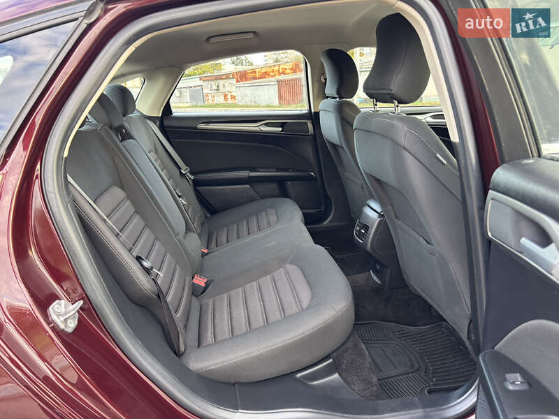 Седан Ford Fusion 2018 в Южном