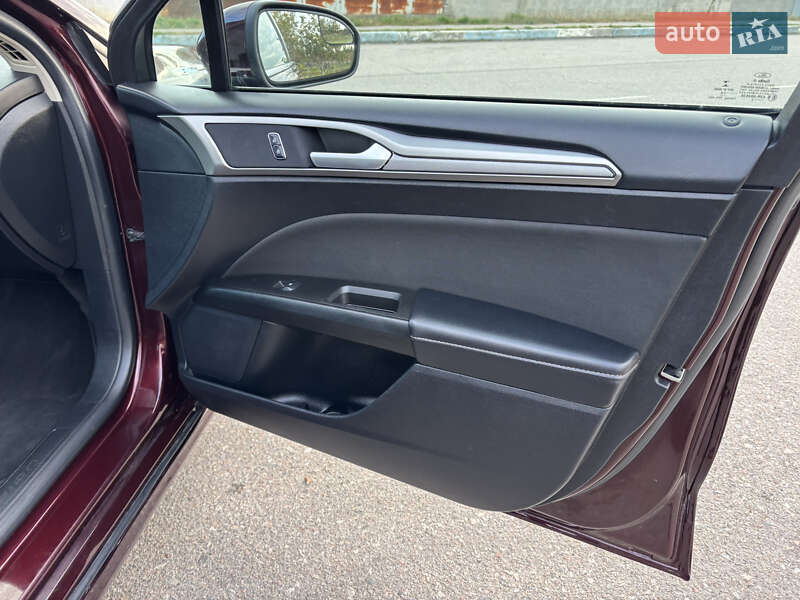 Седан Ford Fusion 2018 в Южном