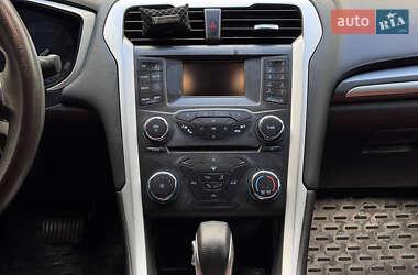Седан Ford Fusion 2016 в 