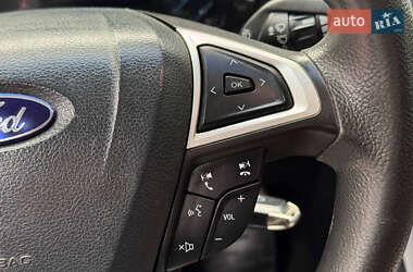 Седан Ford Fusion 2016 в 
