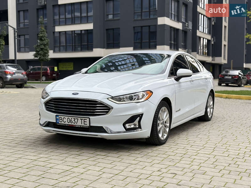 Седан Ford Fusion 2019 в 