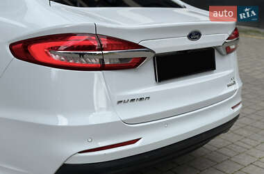 Седан Ford Fusion 2019 в 