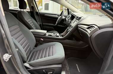 Седан Ford Fusion 2017 в 
