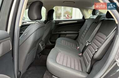 Седан Ford Fusion 2017 в 