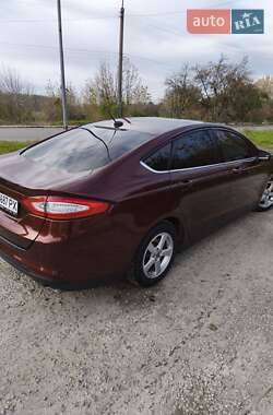 Седан Ford Fusion 2015 в 