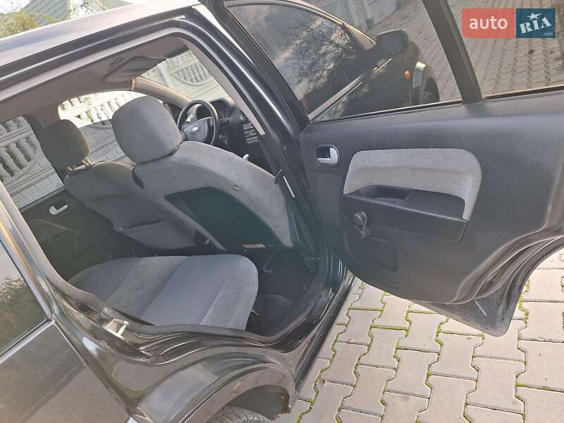 Хетчбек Ford Fusion 2004 в Чернівцях