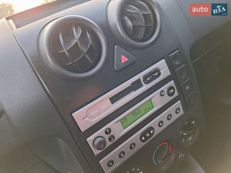 Хетчбек Ford Fusion 2004 в Чернівцях
