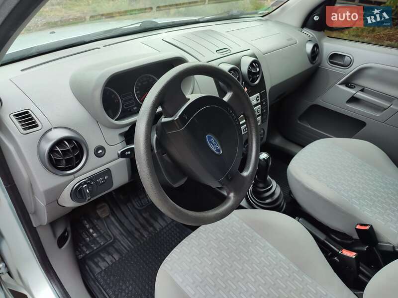 Хэтчбек Ford Fusion 2003 в Ямполе