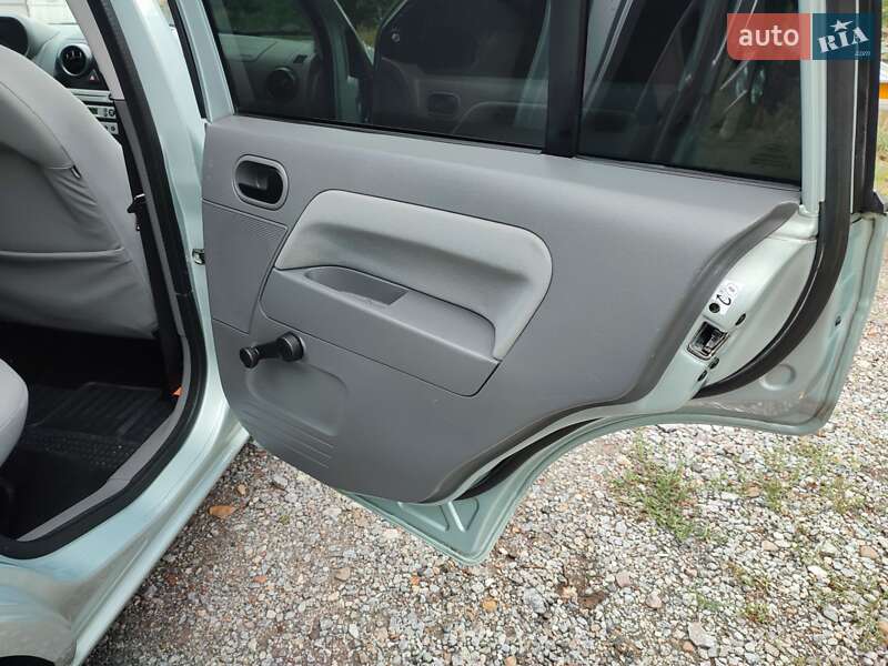 Хэтчбек Ford Fusion 2003 в Ямполе