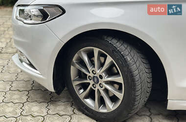 Седан Ford Fusion 2016 в 