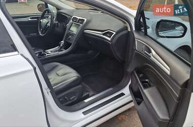 Седан Ford Fusion 2015 в 