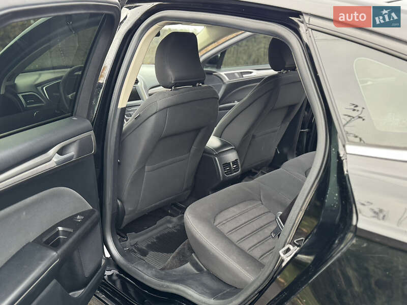 Седан Ford Fusion 2017 в Попільні