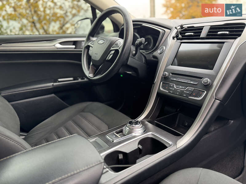 Седан Ford Fusion 2017 в Попільні