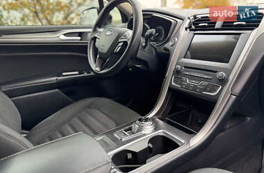 Седан Ford Fusion 2017 в 