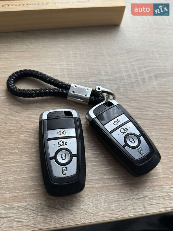 Седан Ford Fusion 2017 в Попільні