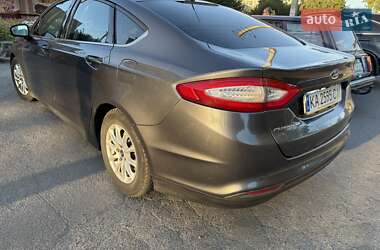 Седан Ford Fusion 2015 в 