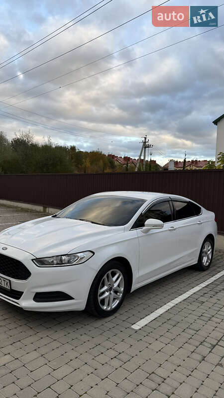 Седан Ford Fusion 2015 в Львові