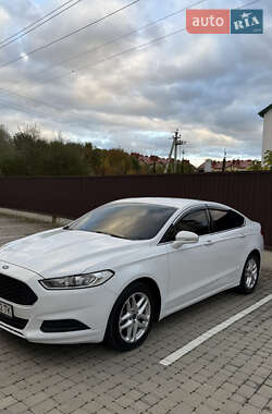 Седан Ford Fusion 2015 в 