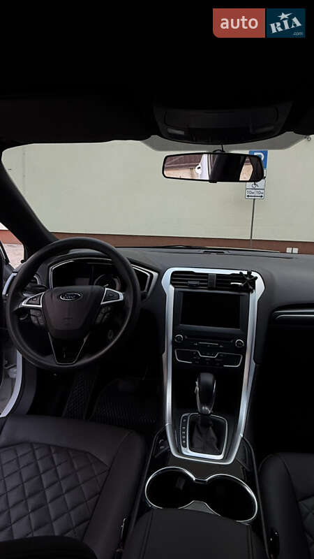 Седан Ford Fusion 2015 в Львові
