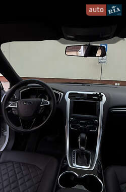Седан Ford Fusion 2015 в 