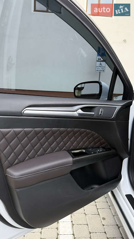 Седан Ford Fusion 2015 в Львові