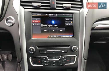 Седан Ford Fusion 2015 в 