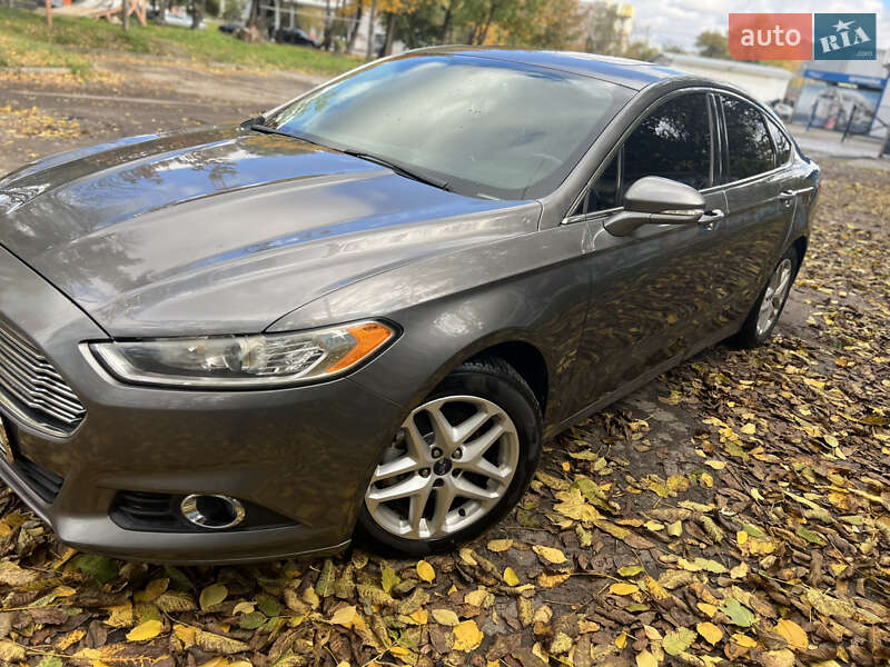 Седан Ford Fusion 2013 в Львові