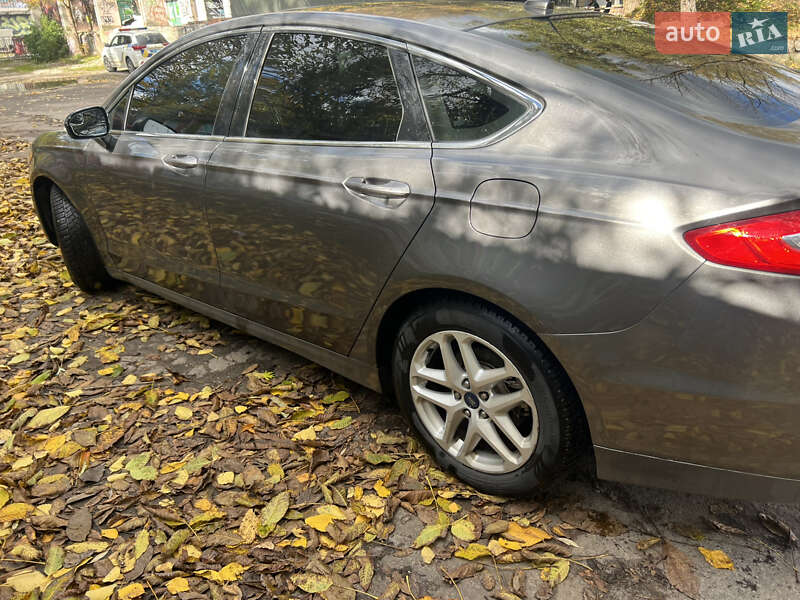 Седан Ford Fusion 2013 в Львові
