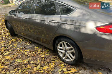 Седан Ford Fusion 2013 в 