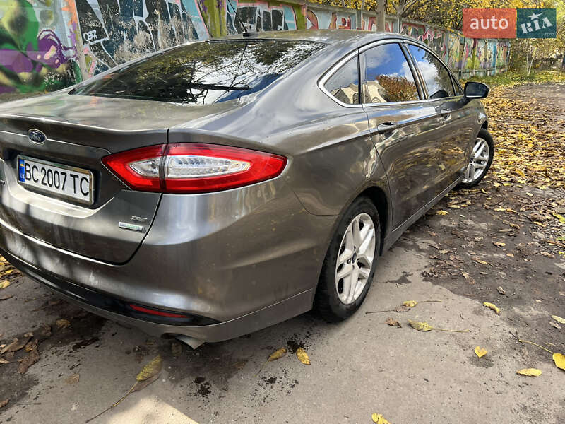 Седан Ford Fusion 2013 в Львові