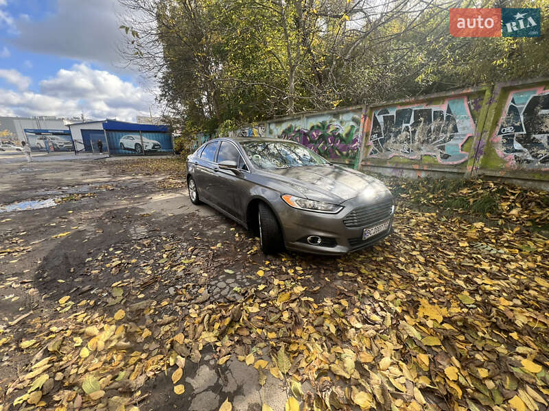 Седан Ford Fusion 2013 в Львові