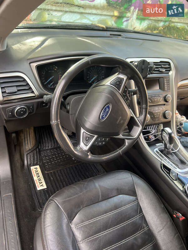 Седан Ford Fusion 2013 в Львові