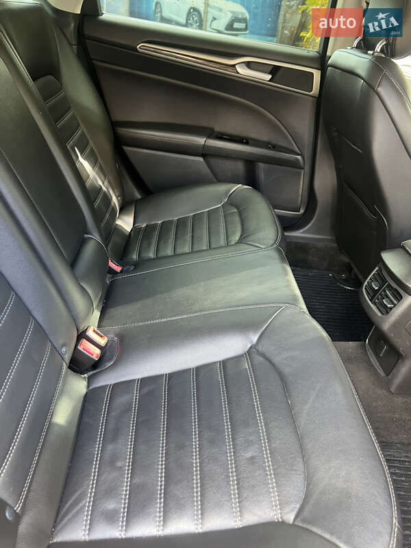 Седан Ford Fusion 2013 в Львові