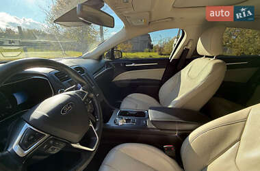 Седан Ford Fusion 2016 в 
