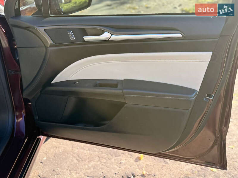 Седан Ford Fusion 2016 в Львові