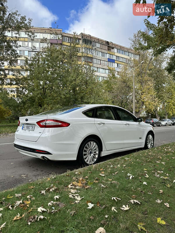 Седан Ford Fusion 2015 в Українці