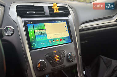 Седан Ford Fusion 2016 в 