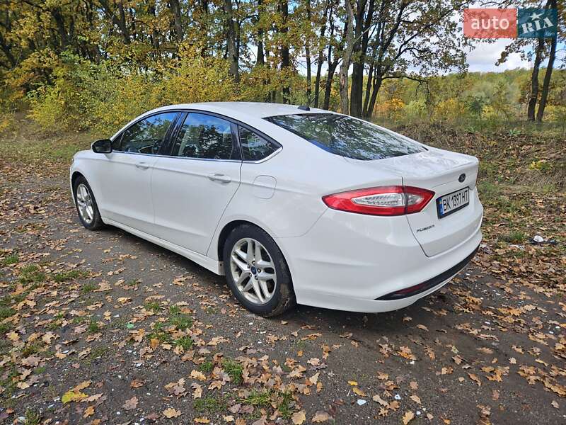 Седан Ford Fusion 2013 в Умани