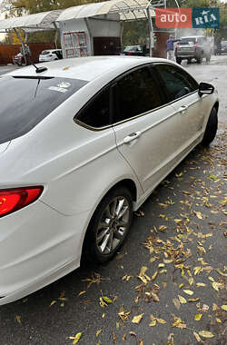 Седан Ford Fusion 2017 в 