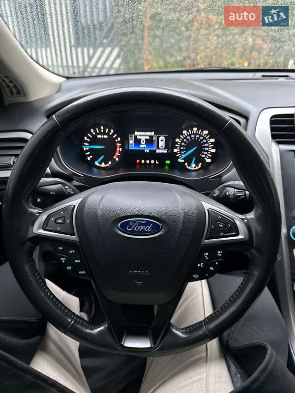 Седан Ford Fusion 2017 в Львові