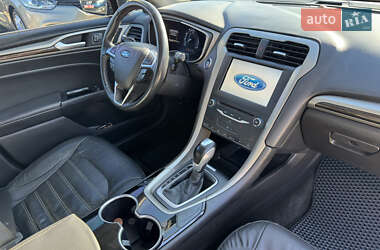 Седан Ford Fusion 2015 в 