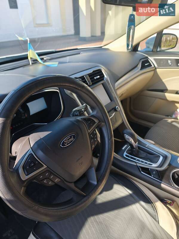 Седан Ford Fusion 2014 в Львові