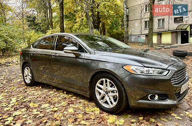 Седан Ford Fusion 2015 в  Седан Ford Fusion 2015 в