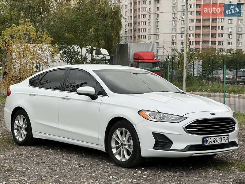 Седан Ford Fusion 2019 в 