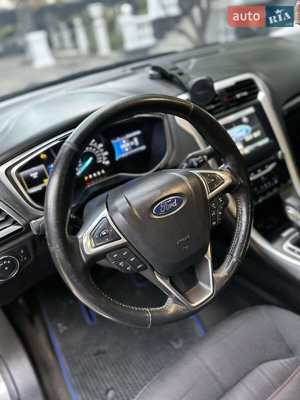 Седан Ford Fusion 2013 в Одесі
