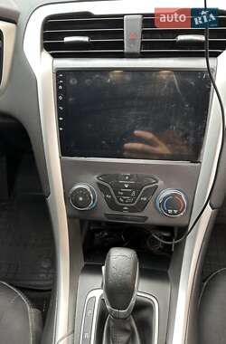 Седан Ford Fusion 2013 в 