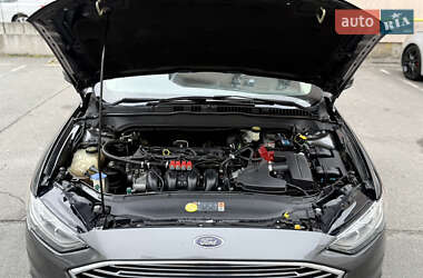 Седан Ford Fusion 2016 в 
