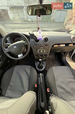 Хэтчбек Ford Fusion 2010 в 