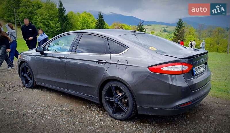 Седан Ford Fusion 2015 в Ужгороде