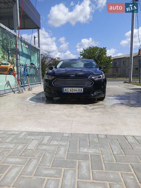 Седан Ford Fusion 2015 в Старій Вижівці